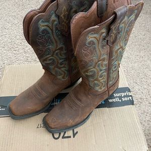 Justin. Brown/Green Stitching